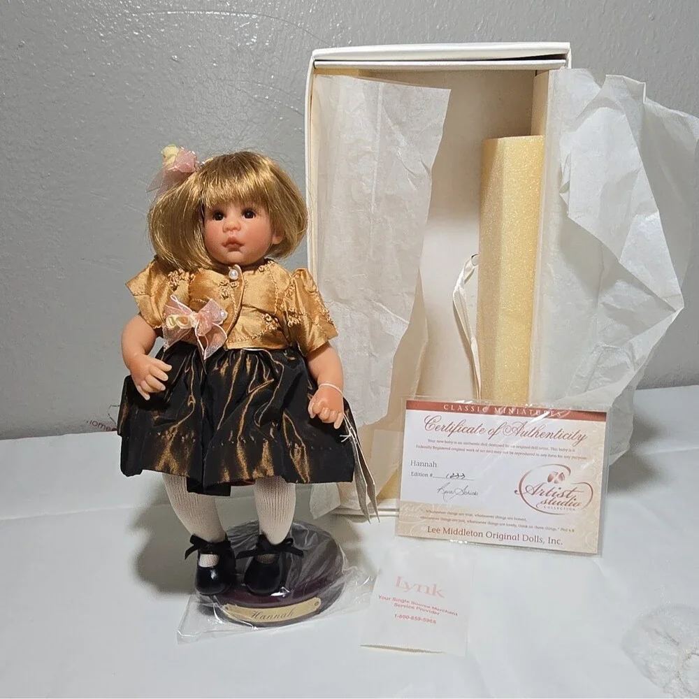 Lee Middleton Artist Studio Collection Hannah Doll Reva Schick w/ Stand COA #123